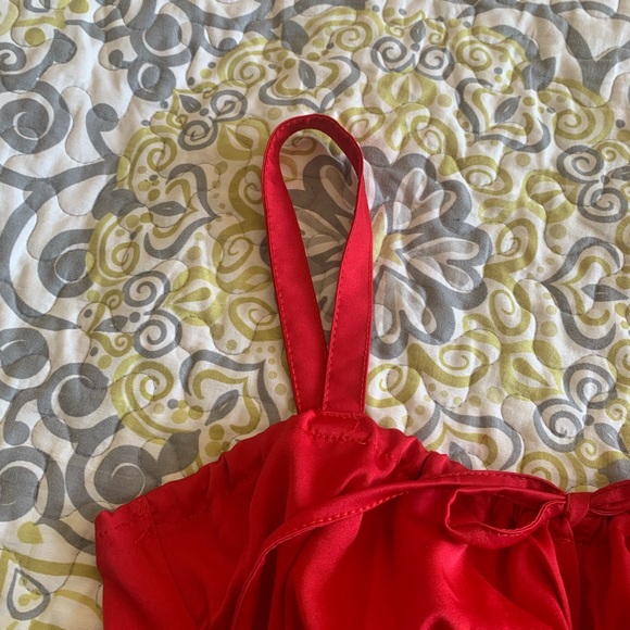 House of CB Carmen dress lookalike: midi sleeveless red dress with slit - Picture 9 of 9